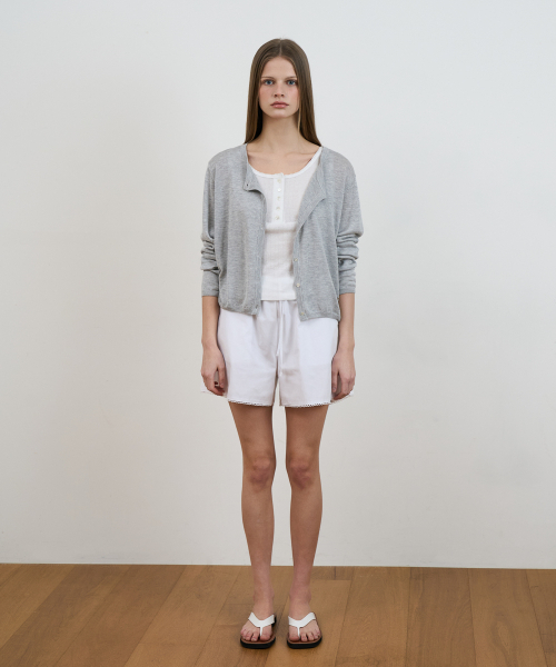 DEHEVE（デヘヴェ）の「Lace Button Sleeveless [Ivory]（Tシャツ/カットソー・レディース・アイボリー・OS）」の3枚目の写真