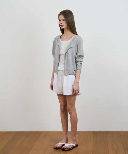 DEHEVE（デヘヴェ）の「Lace Button Sleeveless [Ivory]（Tシャツ/カットソー・レディース・アイボリー・OS）」の2枚目の写真