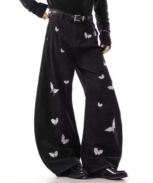 AVYL(アヴィル)の「バタフライ総柄ブラックワイドジーンズ(デニムパンツ・レディース・ブラック・L/M/S)」の3枚目の写真