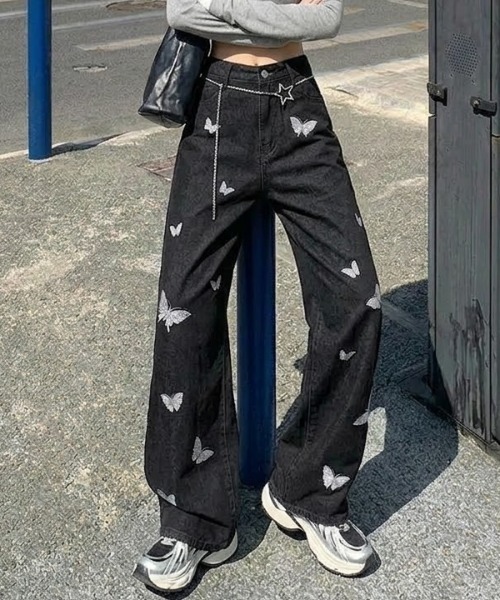 AVYL(アヴィル)の「バタフライ総柄ブラックワイドジーンズ(デニムパンツ・レディース・ブラック・L/M/S)」の7枚目の写真