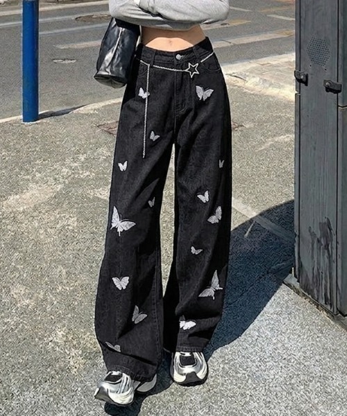 AVYL(アヴィル)の「バタフライ総柄ブラックワイドジーンズ(デニムパンツ・レディース・ブラック・L/M/S)」の8枚目の写真