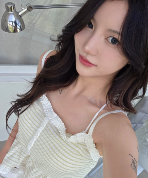 ROGIN N ROSIE(ロギンエンロージー)の「Ruffle Lace Waffle Sleeveless Light green(Tシャツ/カットソー・レディース・その他・FREE)」の3枚目の写真