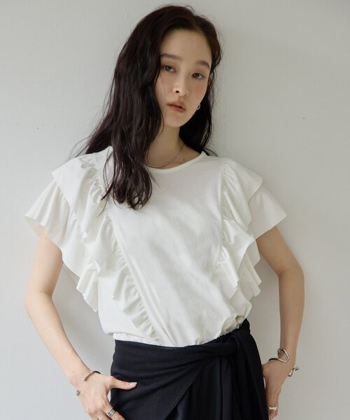 DISCOAT(ディスコート)の「【Noka】フリルデザインTシャツ(Tシャツ/カットソー・レディース・ブラック/オフホワイト/ブルー・FREE)」の1枚目の写真
