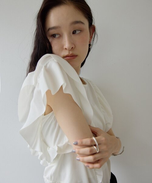 DISCOAT(ディスコート)の「【Noka】フリルデザインTシャツ(Tシャツ/カットソー・レディース・ブラック/オフホワイト/ブルー・FREE)」の7枚目の写真