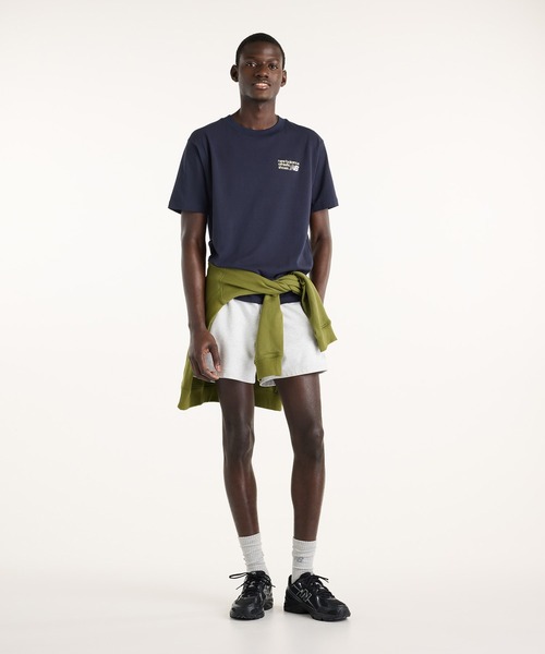 NEW BALANCE(ニューバランス)の「Athletics プレミアム ロゴ リラックス ショートスリーブTシャツ(Tシャツ/カットソー・メンズ・カーキブラウン/スミクロ・XX-LARGE/X-LARGE/LARGE/MEDIUM/SMALL)」の6枚目の写真
