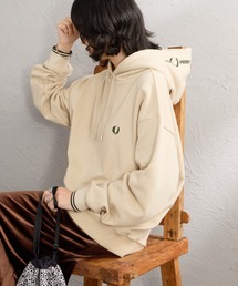 FRED PERRY/フレッドペリー] 別注 フードロゴ刺繍スウェットパーカー