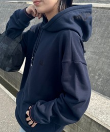 FRED PERRY（フレッドペリー）の「【WEB先行予約】[FRED PERRY フレッドペリー] 別注 フードロゴ刺繍スウェットパーカー（パーカー）」