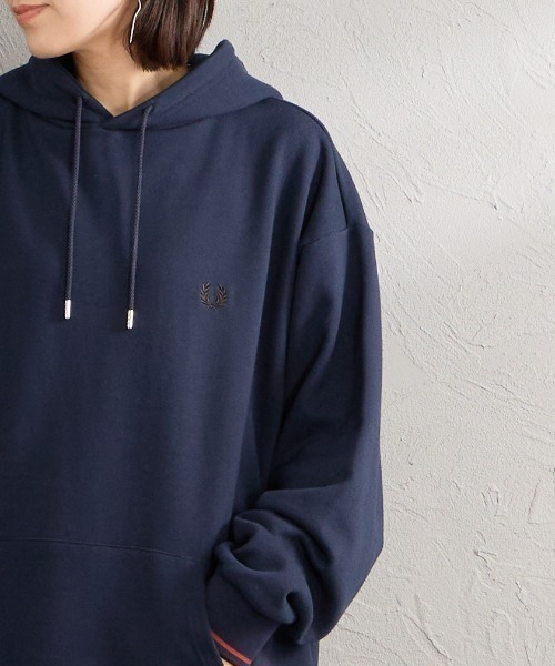 FRED PERRY（フレッドペリー）の「【WEB先行予約】[FRED PERRY/フレッドペリー] 別注 フードロゴ刺繍スウェットパーカー（パーカー・レディース・サックスブルー/ブラック/ブラウン/ネイビー/オートミール・XL/L/M/S）」の11枚目の写真