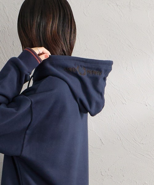 FRED PERRY（フレッドペリー）の「【WEB先行予約】[FRED PERRY/フレッドペリー] 別注 フードロゴ刺繍スウェットパーカー（パーカー・レディース・サックスブルー/ブラック/ブラウン/ネイビー/オートミール・XL/L/M/S）」の12枚目の写真