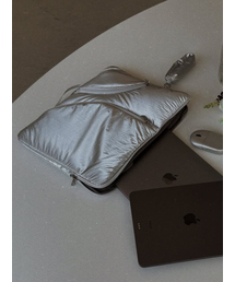 ACOC（アコック）の「Lake 16 Laptop Clutch_Silver（PC・タブレットケース）」
