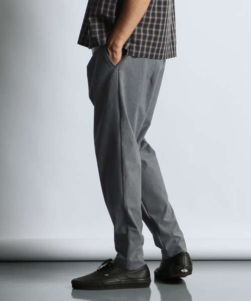 The DUFFER of ST.GEORGE（ザダファーオブセントジョージ）の「『WONDER SHAPE』OXFORD：360°全方向高伸縮『ワンダーシェイプ』吸水速乾 リラックスフィットパンツ（その他パンツ・メンズ・ブラック/チャコールグレー/ライトグレー・X-LARGE/SMALL/LARGE/MEDIUM）」の10枚目の写真
