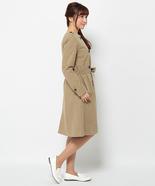 LBC（エルビーシー）の「コットンナイロンツイルカラートレンチコート（トレンチコート・レディース・ベージュ/ネイビー・LARGE/MEDIUM）」の4枚目の写真