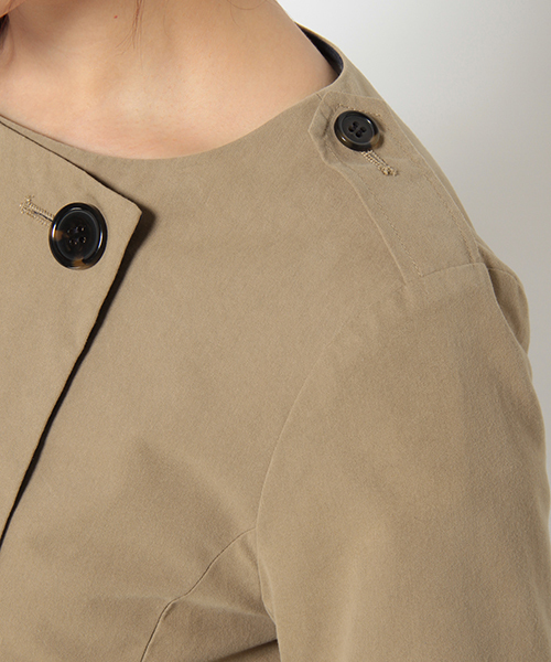 LBC（エルビーシー）の「コットンナイロンツイルカラートレンチコート（トレンチコート・レディース・ベージュ/ネイビー・LARGE/MEDIUM）」の6枚目の写真