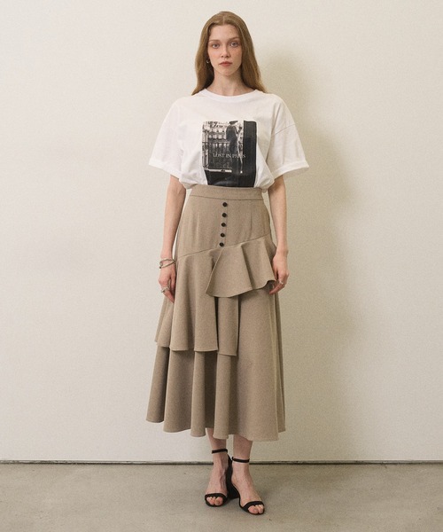 MIELI INVARIANT(ミエリインヴァリアント)の「Marine Peplum Asymmetry Skirt(スカート・レディース・ベージュ/ブラック・MEDIUM/SMALL)」の2枚目の写真