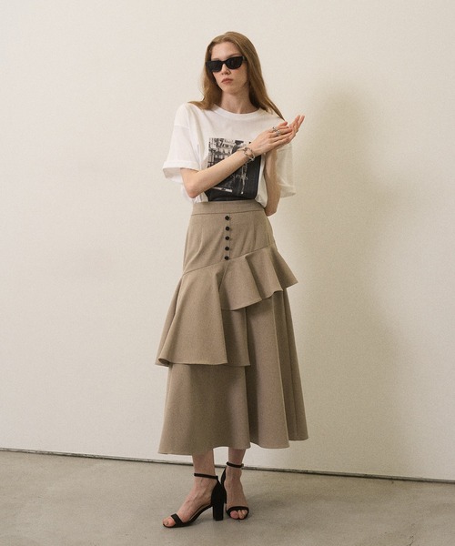 MIELI INVARIANT(ミエリインヴァリアント)の「Marine Peplum Asymmetry Skirt(スカート・レディース・ベージュ/ブラック・MEDIUM/SMALL)」の5枚目の写真