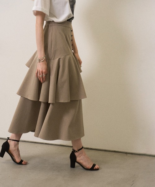 MIELI INVARIANT(ミエリインヴァリアント)の「Marine Peplum Asymmetry Skirt(スカート・レディース・ベージュ/ブラック・MEDIUM/SMALL)」の11枚目の写真