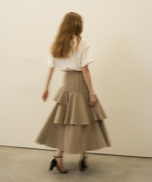 MIELI INVARIANT(ミエリインヴァリアント)の「Marine Peplum Asymmetry Skirt(スカート・レディース・ベージュ/ブラック・MEDIUM/SMALL)」の8枚目の写真