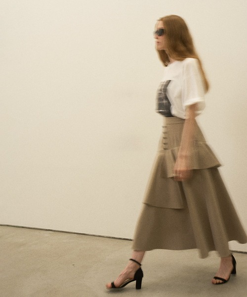 MIELI INVARIANT(ミエリインヴァリアント)の「Marine Peplum Asymmetry Skirt(スカート・レディース・ベージュ/ブラック・MEDIUM/SMALL)」の6枚目の写真