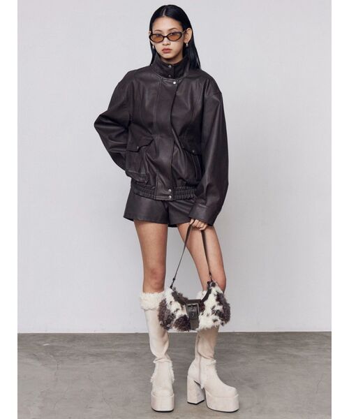 EMODA(エモダ)の「FAUXレザーショートパンツ(その他パンツ・レディース・ベージュ/ブラウン/ブラック・SMALL/MEDIUM)」の14枚目の写真