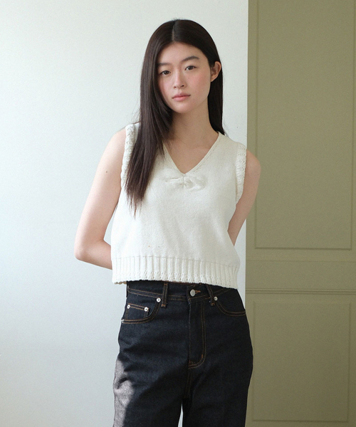 MOUI（モウイ）の「Scallop sleeveless knit vest (IVORY)（ベスト・レディース・その他・FREE）」の2枚目の写真
