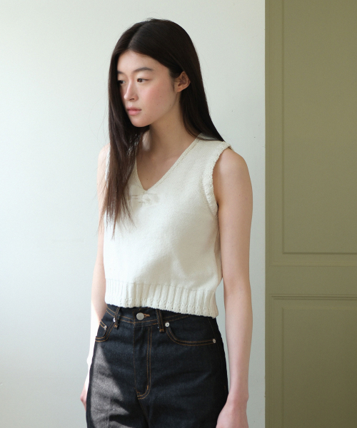 MOUI（モウイ）の「Scallop sleeveless knit vest (IVORY)（ベスト・レディース・その他・FREE）」の3枚目の写真