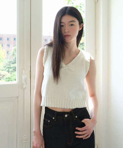 MOUI（モウイ）の「Scallop sleeveless knit vest (IVORY)（ベスト・レディース・その他・FREE）」の4枚目の写真