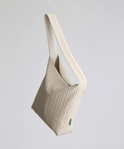 GREEN STUFF(グリーンスタッフ)の「seem full bag 62 - random pleats beige(ショルダーバッグ・レディース・その他・FREE)」の2枚目の写真