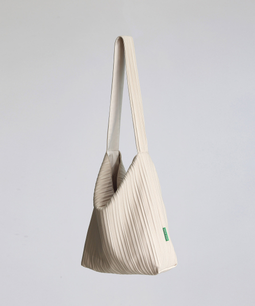 GREEN STUFF(グリーンスタッフ)の「seem full bag 62 - random pleats beige(ショルダーバッグ・レディース・その他・FREE)」の3枚目の写真