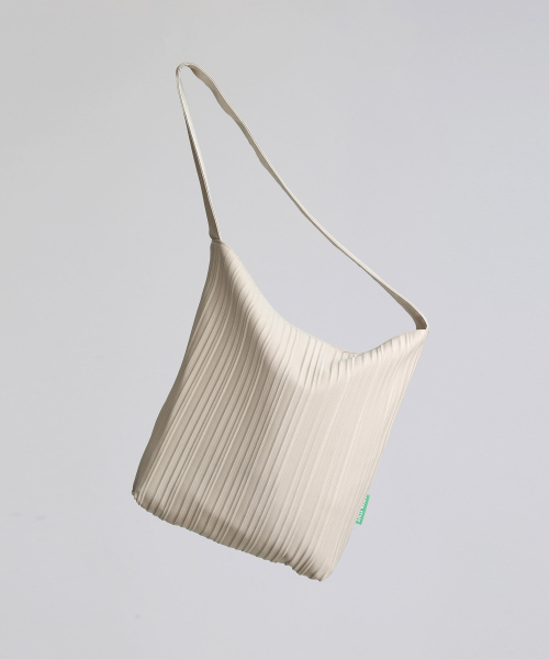GREEN STUFF(グリーンスタッフ)の「seem full bag 62 - random pleats beige(ショルダーバッグ・レディース・その他・FREE)」の4枚目の写真