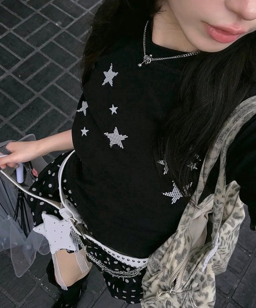 FREE STYLISTS(フリー スタイリスト)の「Y2K スター柄 スリムフィット 締め付け感なし スタイルアップ 万能 Tシャツ 学生 デイリー カジュアル お出かけ レディース(Tシャツ/カットソー・レディース・ブラック/ホワイト・M/S)」の9枚目の写真