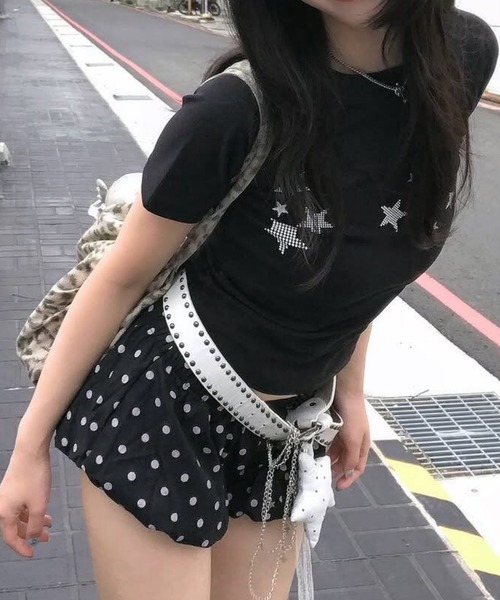 FREE STYLISTS(フリー スタイリスト)の「Y2K スター柄 スリムフィット 締め付け感なし スタイルアップ 万能 Tシャツ 学生 デイリー カジュアル お出かけ レディース(Tシャツ/カットソー・レディース・ブラック/ホワイト・M/S)」の10枚目の写真