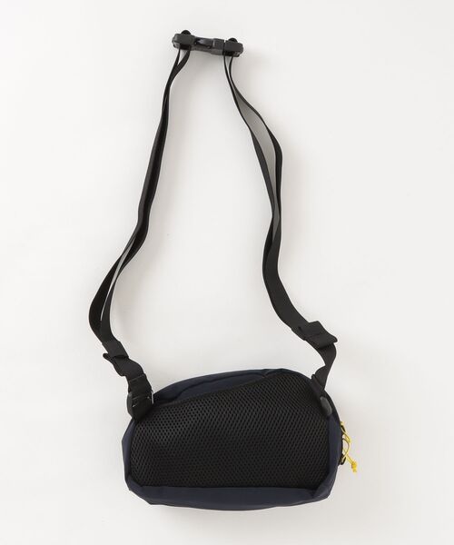 KEEN（キーン）の「NYLON HIP BAG / ナイロン ヒップ バッグ（ショルダーバッグ・レディース・ネイビー・OS）」の2枚目の写真