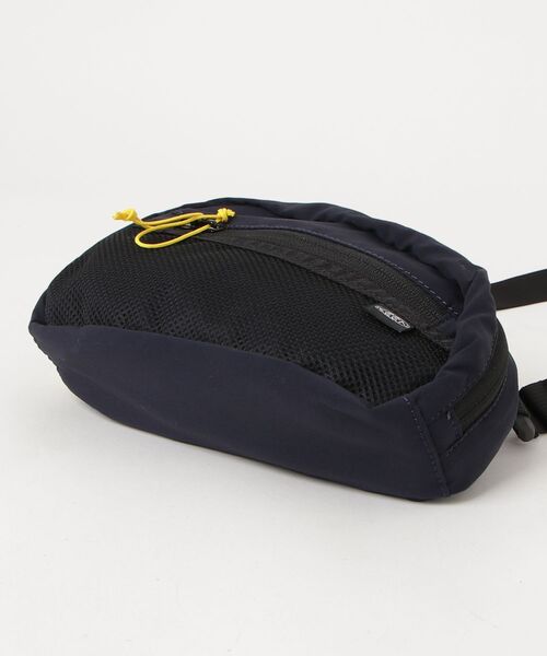 KEEN（キーン）の「NYLON HIP BAG / ナイロン ヒップ バッグ（ショルダーバッグ・レディース・ネイビー・OS）」の3枚目の写真