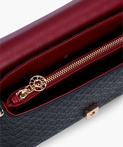 TOMMY HILFIGER(トミーヒルフィガー)の「ヒルフィガーアイコン コンバーチブルショルダーバッグ(ショルダーバッグ・レディース・ネイビー/ワイン系2・FREE)」の7枚目の写真