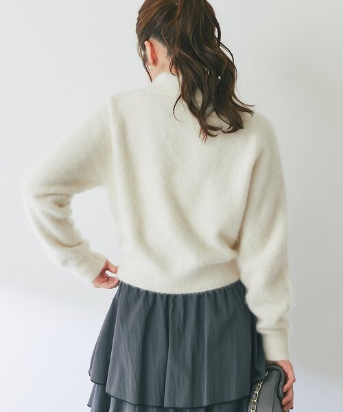 La boutique BonBon(ラブティックボンボン)の「ヘアリーウールカシミヤ混FUR加工衿付きカーディガン(ニット/セーター・レディース・ブルー系その他/オフホワイト/ピンク・FREE)」の6枚目の写真