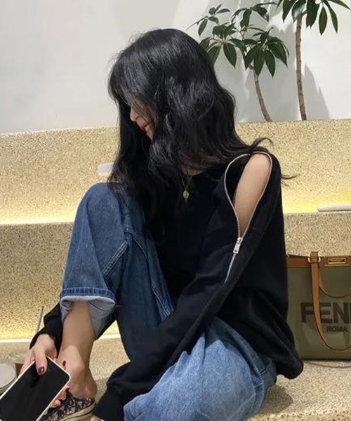 Flugge(フラッジー)の「2wayオフショルスウェットトップス(スウェット・レディース・グレー/ブラック・LARGE/MEDIUM)」の6枚目の写真