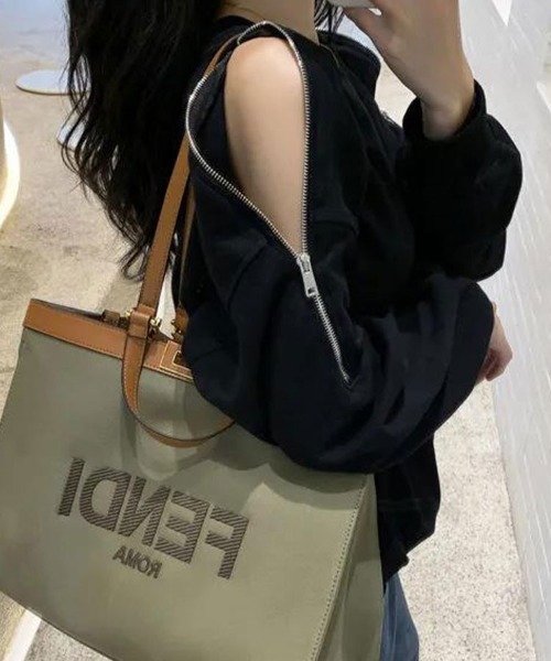 Flugge(フラッジー)の「2wayオフショルスウェットトップス(スウェット・レディース・グレー/ブラック・LARGE/MEDIUM)」の8枚目の写真