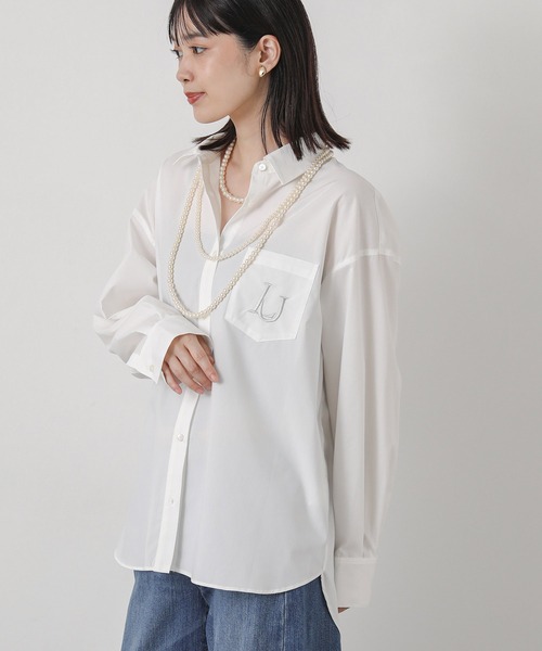 Gready Brilliant(グレディブリリアン)の「刺繍BASICシャツ(シャツ/ブラウス・レディース・サックスブルー/オフホワイト/ストライプ・38)」の2枚目の写真