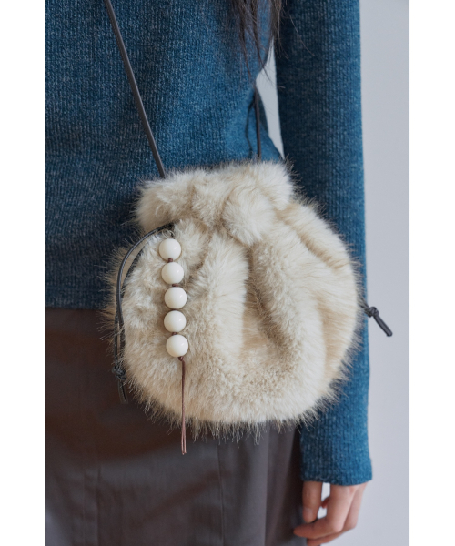 POESIEDAME(ポエジダム)の「FUR BUD BAG IN BAKED CREAM(メッセンジャーバッグ・レディース・その他・FREE)」の6枚目の写真