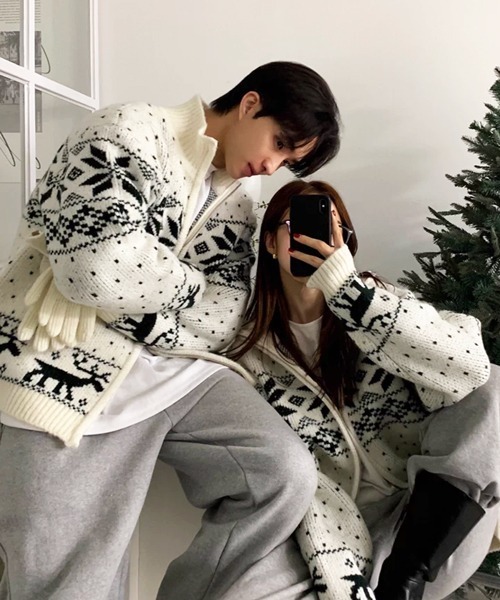 NOWLE(ノウル)の「【NOWLE】ノルディック柄 ジップアップ ニット ブルゾン / スノー&トナカイ ジャガード ニット(ニット/セーター・メンズ・ネイビー/オフホワイト/ブラック/ブラウン・X-LARGE/MEDIUM/LARGE)」の1枚目の写真
