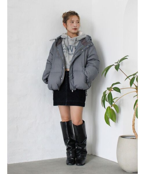 Ungrid(アングリッド)の「フロッキーデニムミニスカート(スカート・レディース・インディゴブルー/ブラウン・SMALL/MEDIUM)」の11枚目の写真