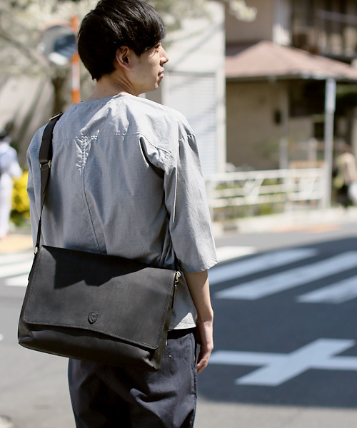 【美品】sot　ソット　プエブロレザー　 フラップミニショルダーバッグ　ブラック sot（ソット）の「プエブロレザー フラップショルダーバッグ