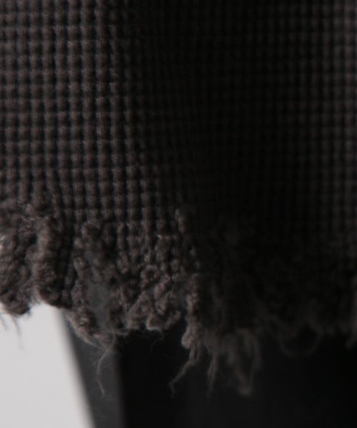 AMERICAN RAG CIE（アメリカンラグシー）の「裾ダメージ加工 丸胴 ロングサーマル 長袖  カットソー WEB限定（Tシャツ/カットソー・メンズ・ホワイト/ピンク/ブルー/ネイビー/チャコールグレー・1/2/3）」の6枚目の写真