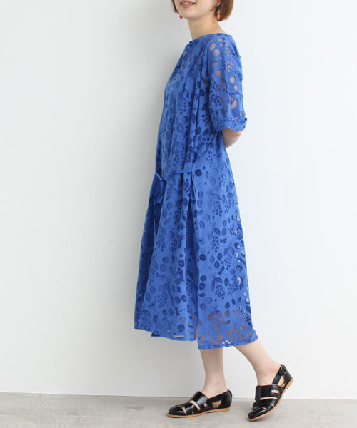 bulle de savon（ビュルデサボン）の「花畑オパールpr    ビックOP（ワンピース・レディース・ホワイト/ブルー/ブラック・FREE）」の3枚目の写真