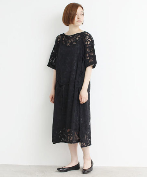 bulle de savon（ビュルデサボン）の「花畑オパールpr    ビックOP（ワンピース・レディース・ホワイト/ブルー/ブラック・FREE）」の2枚目の写真