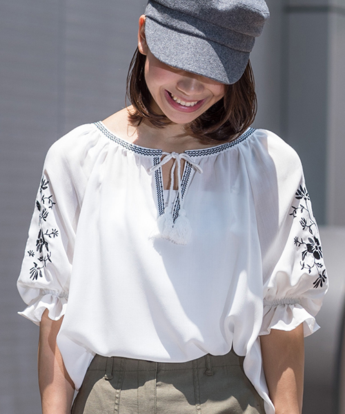 NATURAL BEAUTY BASIC（ナチュラルビューティーベーシック）の「刺しゅうスリーブブラウス（シャツ/ブラウス・レディース・イエロー/ホワイト系その他/ブラック・SMALL/MEDIUM）」の18枚目の写真