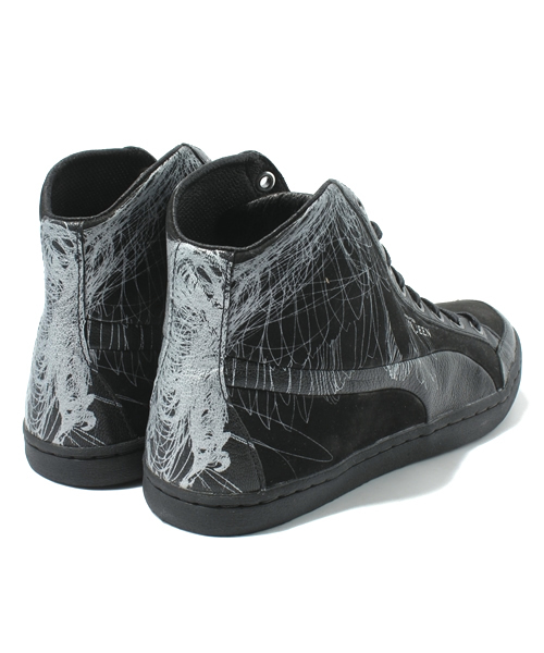 alcali(アルカリ)の「Alexander McQueen PUMA / スニーカー(EAGLE PRINT MID UNI)(スニーカー・メンズ・オフホワイト/ブラック・3/4/5)」の5枚目の写真