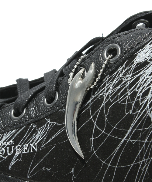 alcali(アルカリ)の「Alexander McQueen PUMA / スニーカー(EAGLE PRINT MID UNI)(スニーカー・メンズ・オフホワイト/ブラック・3/4/5)」の7枚目の写真