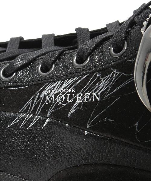 alcali(アルカリ)の「Alexander McQueen PUMA / スニーカー(EAGLE PRINT MID UNI)(スニーカー・メンズ・オフホワイト/ブラック・3/4/5)」の8枚目の写真