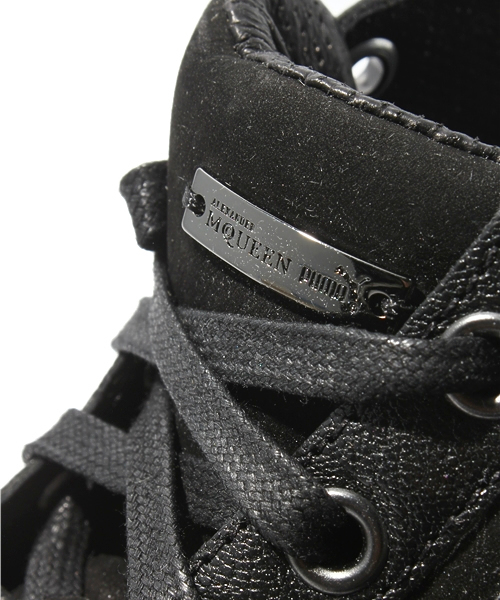 alcali(アルカリ)の「Alexander McQueen PUMA / スニーカー(EAGLE PRINT MID UNI)(スニーカー・メンズ・オフホワイト/ブラック・3/4/5)」の10枚目の写真